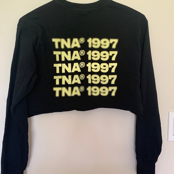 Super cute Aritzia long sleeve, works for basically any season! - Picture 3 of 3